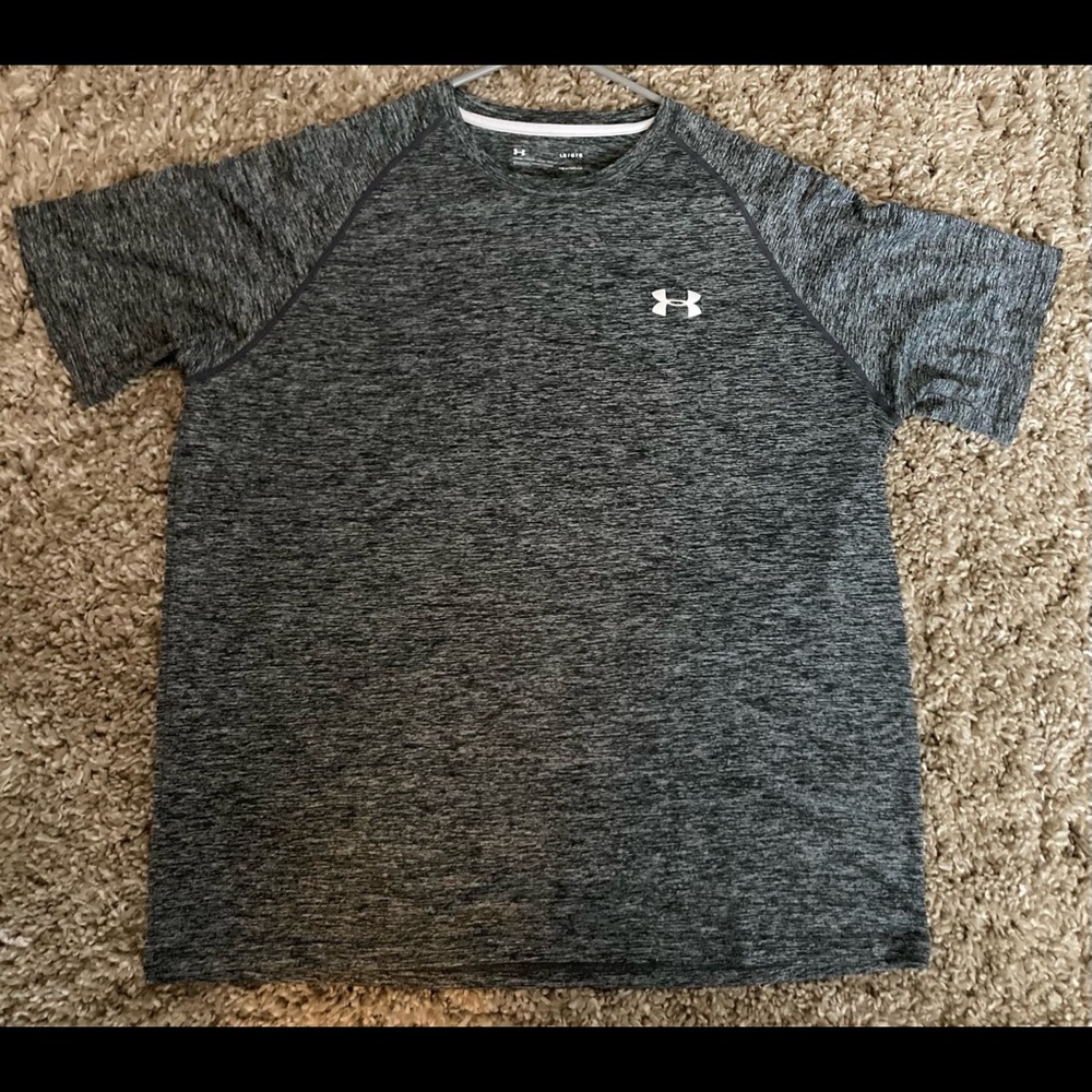 Men’s UA tee